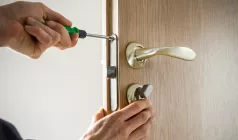 Врезка замков, установка дверей