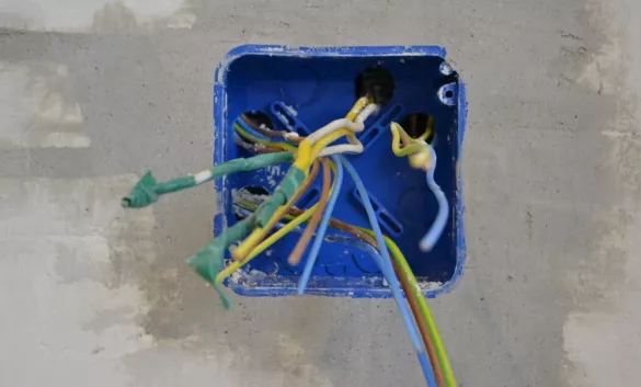 Монтаж КОРОБКИ распаячной в стену