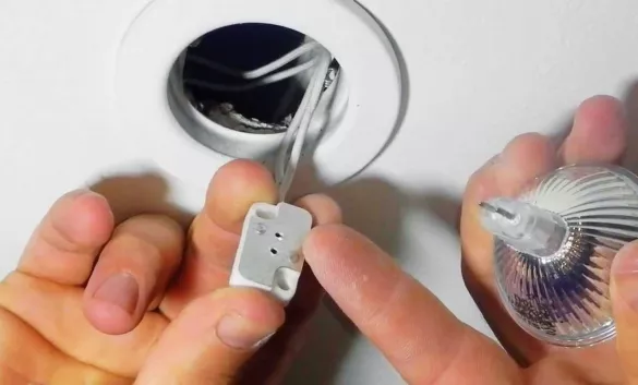 Разборка/сборка ОСВЕТИТЕЛЬНОГО ПРИБОРА - простой