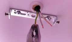 Установка ОСВЕТИТЕЛЬНОГО ПРИБОРА с подключением,без сборки на крюк