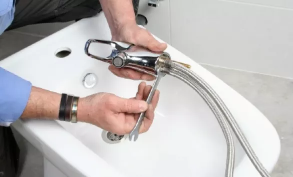 Демонтаж СМЕСИТЕЛЯ на гибкой подводке