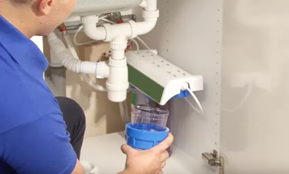 Замена фильтра питьевой воды